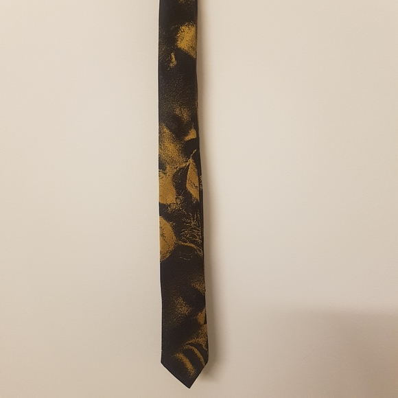 [CHICAGO NECKWEAR] Abstract Visages Tie - Picture 1 of 6